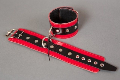 Красные лакированные наручники с клёпками - фото, цены