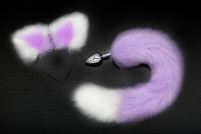Серебристая анальная пробка с фиолетово-белым хвостиком и ободком-ушками - фото, цены